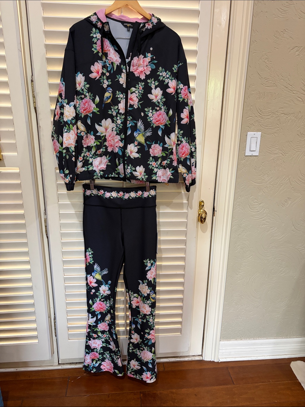 Johnny Was Active Pink And Black Flowered Warm Up Suit. Size Medium. Nwt